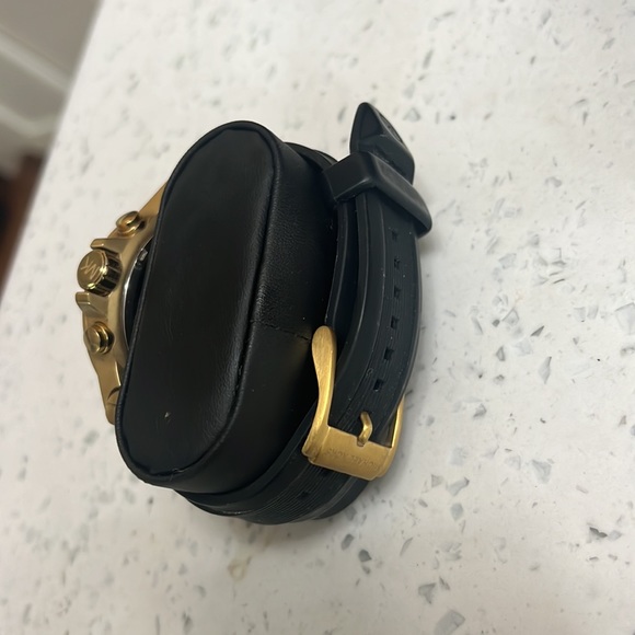 Watch - Picture 2 of 4